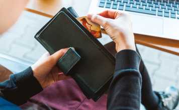 How To Resist Retailers’ Traps and Buy Less?