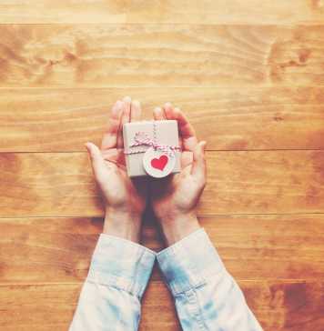 A Year to Remember: 5 Sweet First Anniversary Gifts to Consider