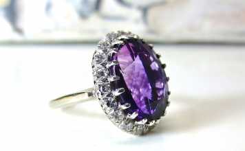 Are Birthstone Engagement Rings The Next Big Thing?
