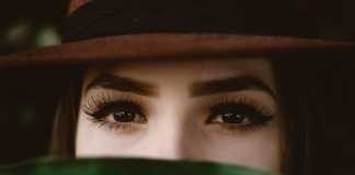 Are Magnetic or Glue Lashes More Comfortable?