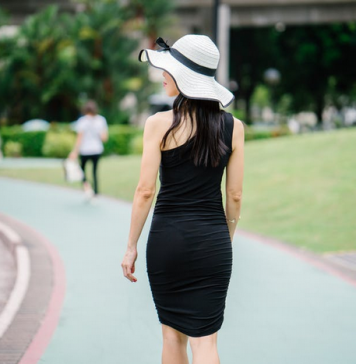 Looking Good: 10 Top Tips for How to Accessorize a Dress