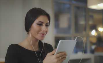 How to Stay Close to Loved Ones During the Pandemic