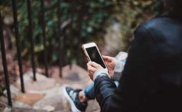 Why Guys Don’t Text (Back): Excuses Women Believe