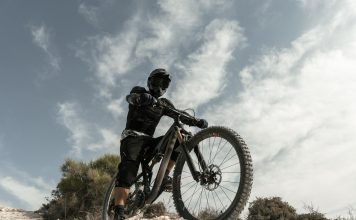How to Dress for Cycling These Months?