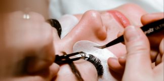 Unraveling the Beauty of Eyelash Extensions: Why Single Lashes Take the Crown